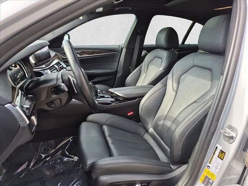 Used 2019 BMW 530e w/ Convenience Package RWD image 17