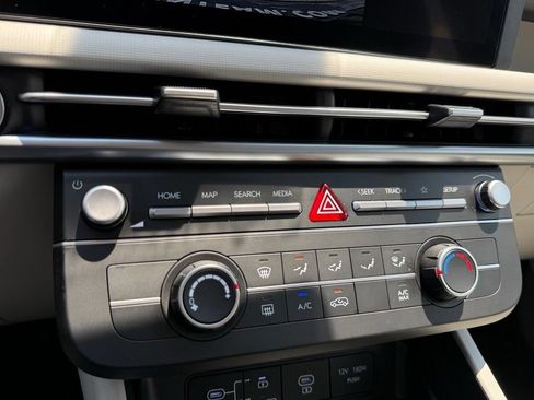 Certified 2025 Hyundai Tucson SE AWD/4WD image 17