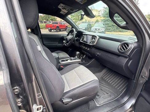 Used 2020 Toyota Tacoma TRD Off-Road w/ Technology Package AWD/4WD image 16
