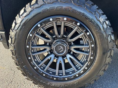 Used 2021 GMC Sierra 2500 AT4 w/ AT4 Premium Plus Package image 9