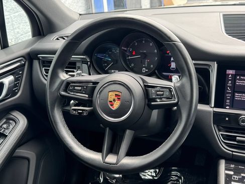 Used 2023 Porsche Macan AWD/4WD image 35