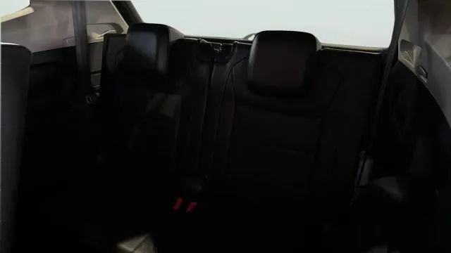Used 2018 Volkswagen Tiguan SEL FWD image 19