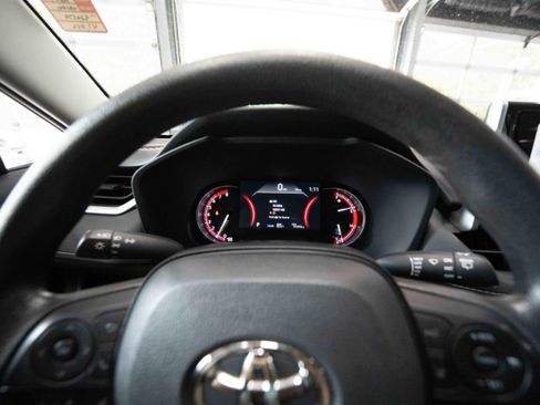 Used 2025 Toyota RAV4 LE AWD/4WD image 15