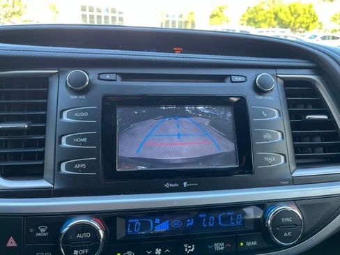 Used 2014 Toyota Highlander Plus image 10