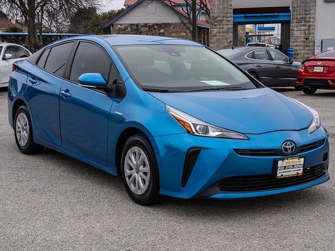 Used 2022 Toyota Prius L Eco image 3