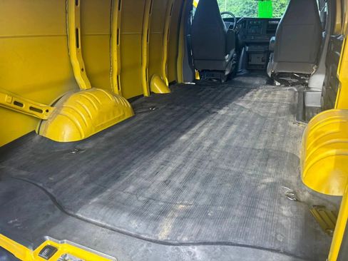 Used 2023 Chevrolet Express 2500 RWD image 17