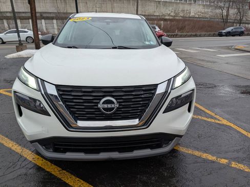 Used 2023 Nissan Rogue S image 2