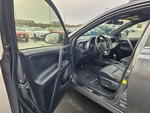 Used 2017 Toyota RAV4 SE w/ Power Extra Value Package AWD/4WD image 18