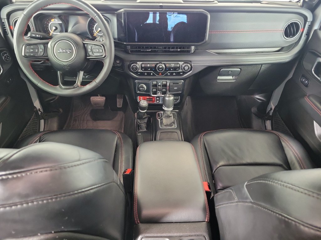 Used 2024 Jeep Wrangler Unlimited Rubicon AWD/4WD image 15