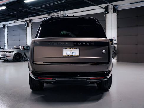 Used 2024 Land Rover Range Rover SV AWD/4WD image 7