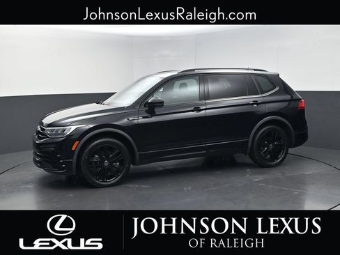 Used 2022 Volkswagen Tiguan SE R-Line AWD/4WD image 2