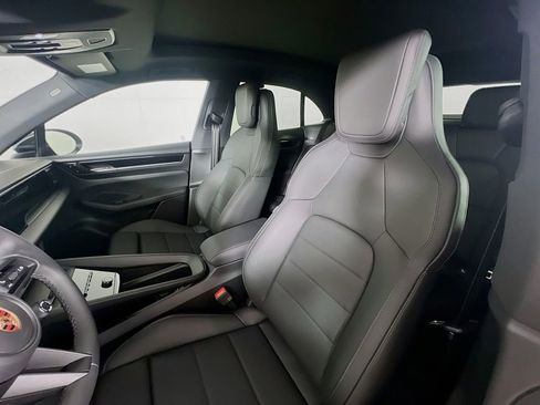 New 2026 Porsche Macan 4 Electric image 5