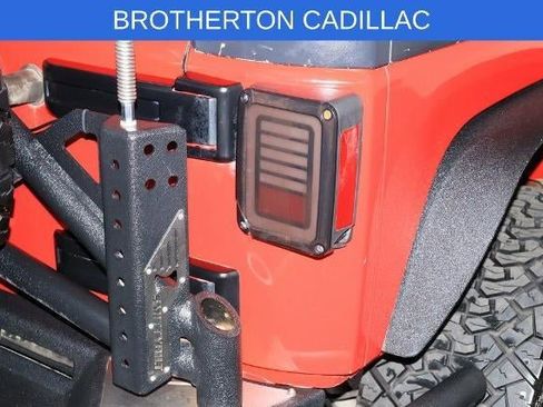 Used 2016 Jeep Wrangler Unlimited Rubicon w/ Connectivity Group image 11