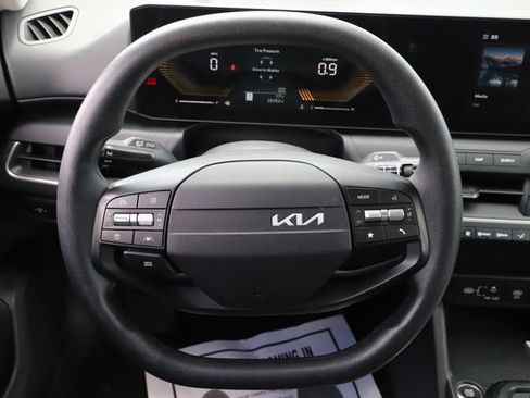 Used 2025 Kia K4 FWD image 22