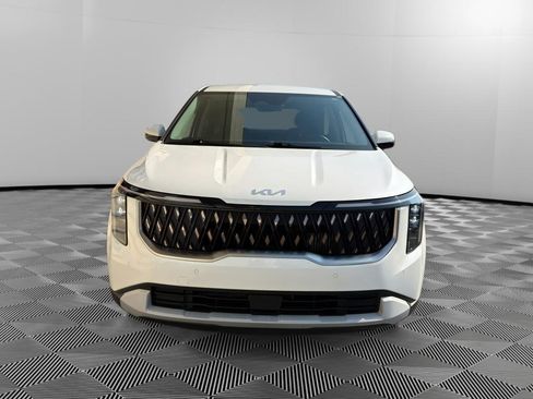 Certified 2026 Kia Carnival LXS FWD image 3