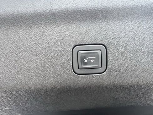 Used 2024 Chevrolet Suburban High Country image 37