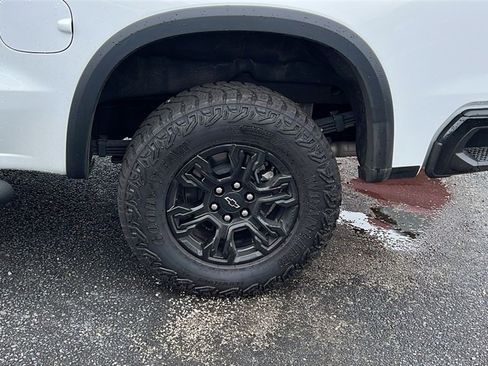 Used 2024 Chevrolet Silverado 1500 ZR2 w/ Technology Package image 9