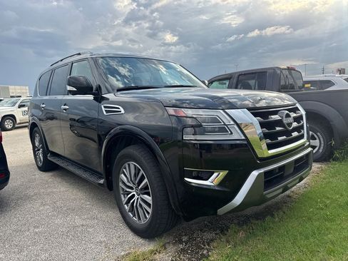 Used 2023 Nissan Armada SL w/ Captain's Chairs Package AWD/4WD image 3