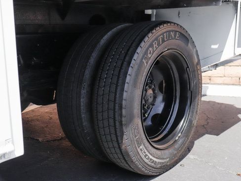 Used 2019 Isuzu NPR image 33