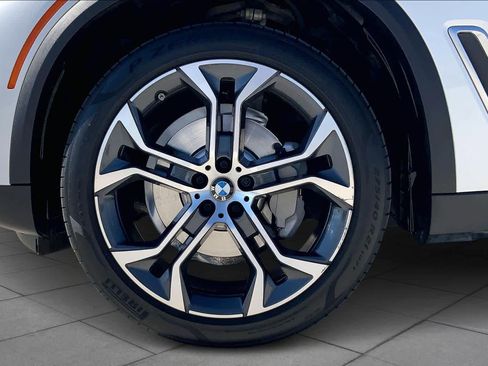 Used 2022 BMW X5 xDrive40i w/ Premium Package image 11