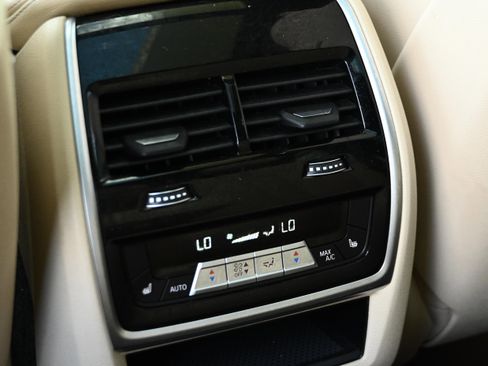 Used 2021 BMW X5 xDrive40i w/ M Sport Package image 30