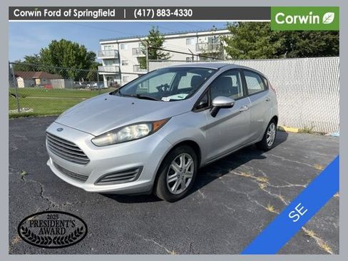 Used 2016 Ford Fiesta SE FWD image 1
