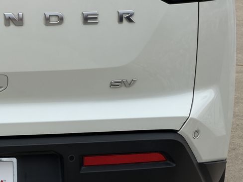 Used 2024 Nissan Pathfinder SV FWD image 7