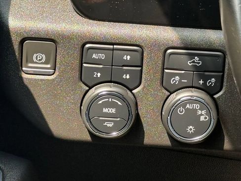 Used 2023 Chevrolet Silverado 1500 LT AWD/4WD image 20