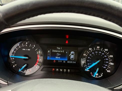 Used 2014 Ford Fusion SE w/ Equipment Group 201A image 16