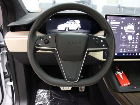 Used 2023 Tesla Model X image 31