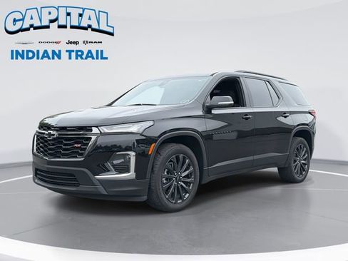 Used 2023 Chevrolet Traverse RS FWD image 1