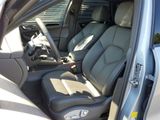 Certified 2025 Porsche Macan image 5