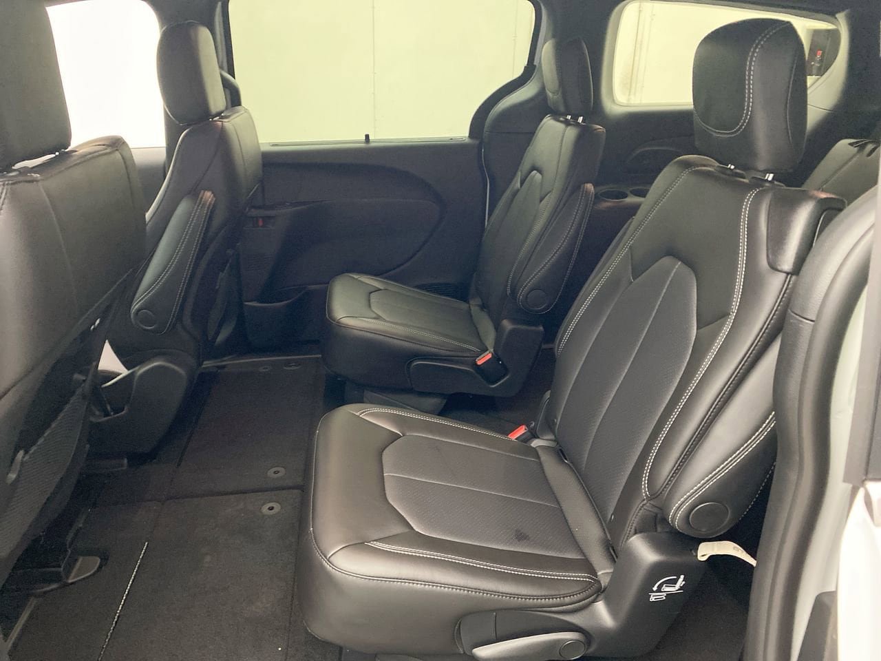 New 2027 Chrysler Pacifica Select w/ Family Tech Group FWD image 22