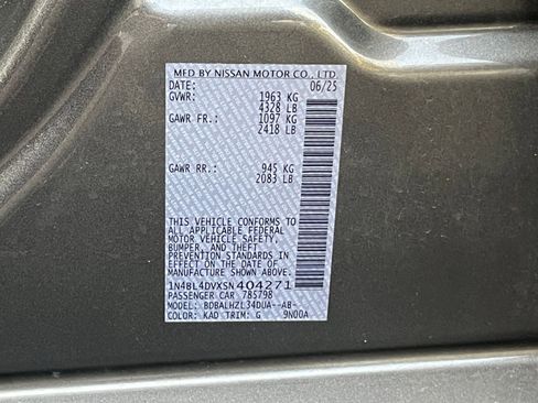 Used 2025 Nissan Altima 2.5 SV FWD image 30