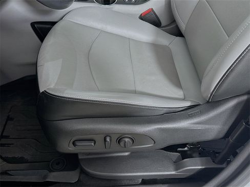 Used 2023 GMC Terrain SLT w/ Infotainment Package II image 9