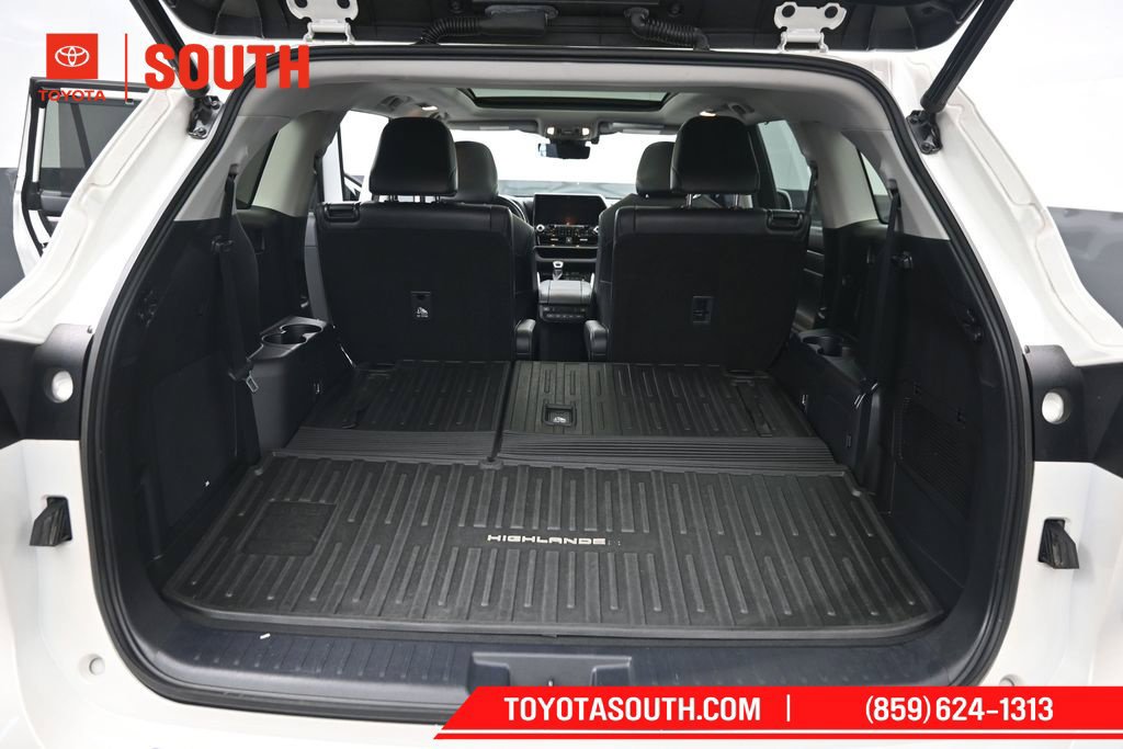 Used 2021 Toyota Highlander Platinum AWD/4WD image 33