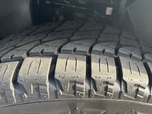 Used 2019 Nissan Frontier SV image 11