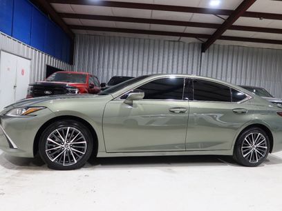 Used 2025 Lexus ES 300h w/ Premium Package