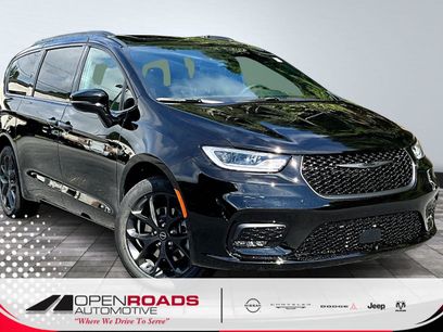 New 2026 Chrysler Pacifica Limited w/ S Appearance Package
