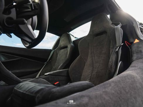 Used 2025 McLaren 750S Spider image 30