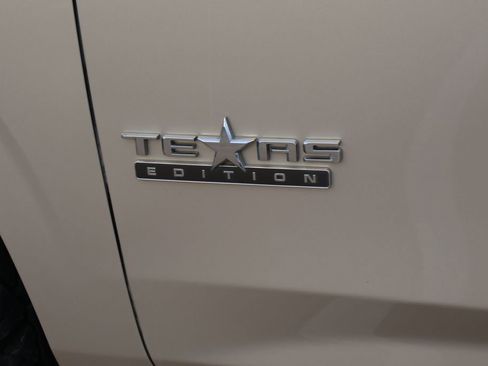 Used 2021 Chevrolet Tahoe LT w/ LT Signature Package image 10