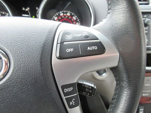 Used 2013 Toyota Highlander Limited image 18