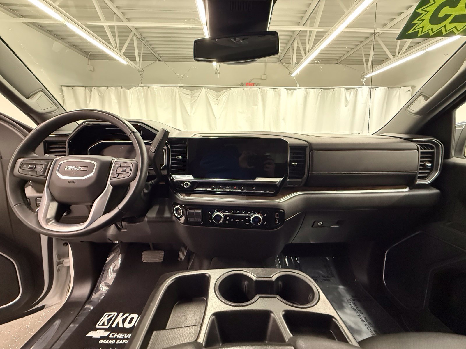 Used 2025 GMC Sierra 1500 SLT AWD/4WD image 17