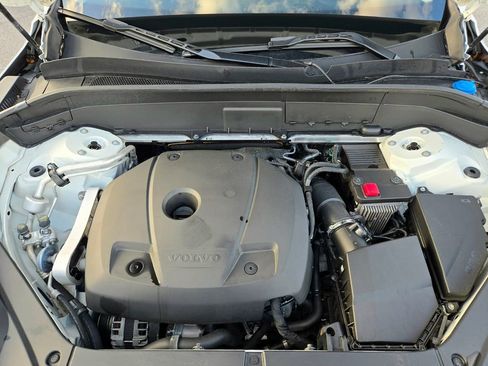 Used 2020 Volvo XC90 T5 Momentum w/ Protection Package Premier image 18