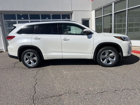Used 2017 Toyota Highlander Limited AWD/4WD image 7