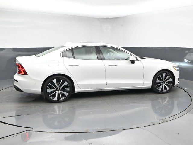 Used 2023 Volvo S60 B5 Ultimate w/ Climate Package FWD image 9