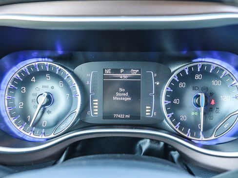 Used 2022 Chrysler Voyager LX image 25