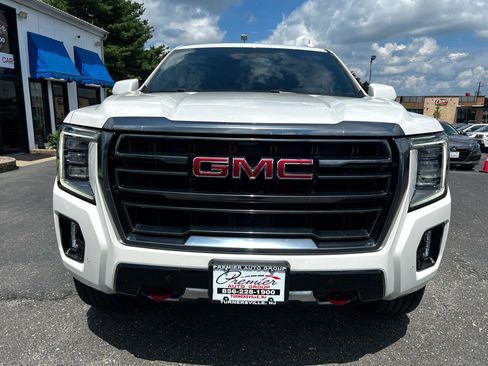 Used 2022 GMC Yukon XL AT4 image 2