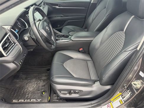 Used 2018 Toyota Camry SE w/ Convenience Package image 19