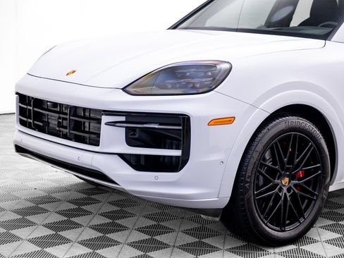 Certified 2025 Porsche Cayenne GTS AWD/4WD image 39